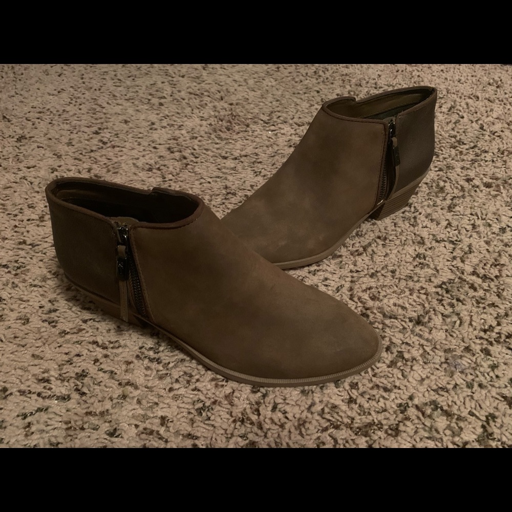 Vera Wang Booties Size 10